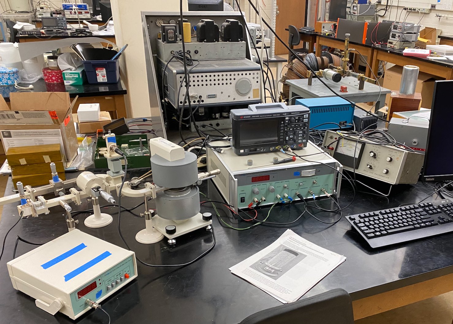 Photo of new ESR apparatus.