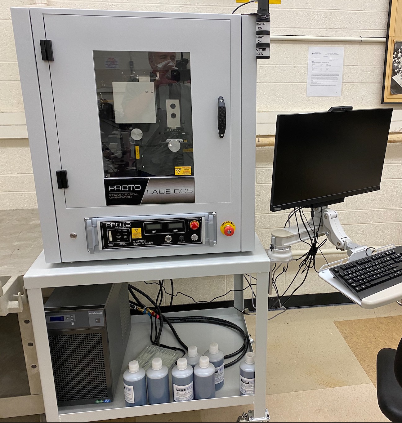 Photo of new Laue apparatus.