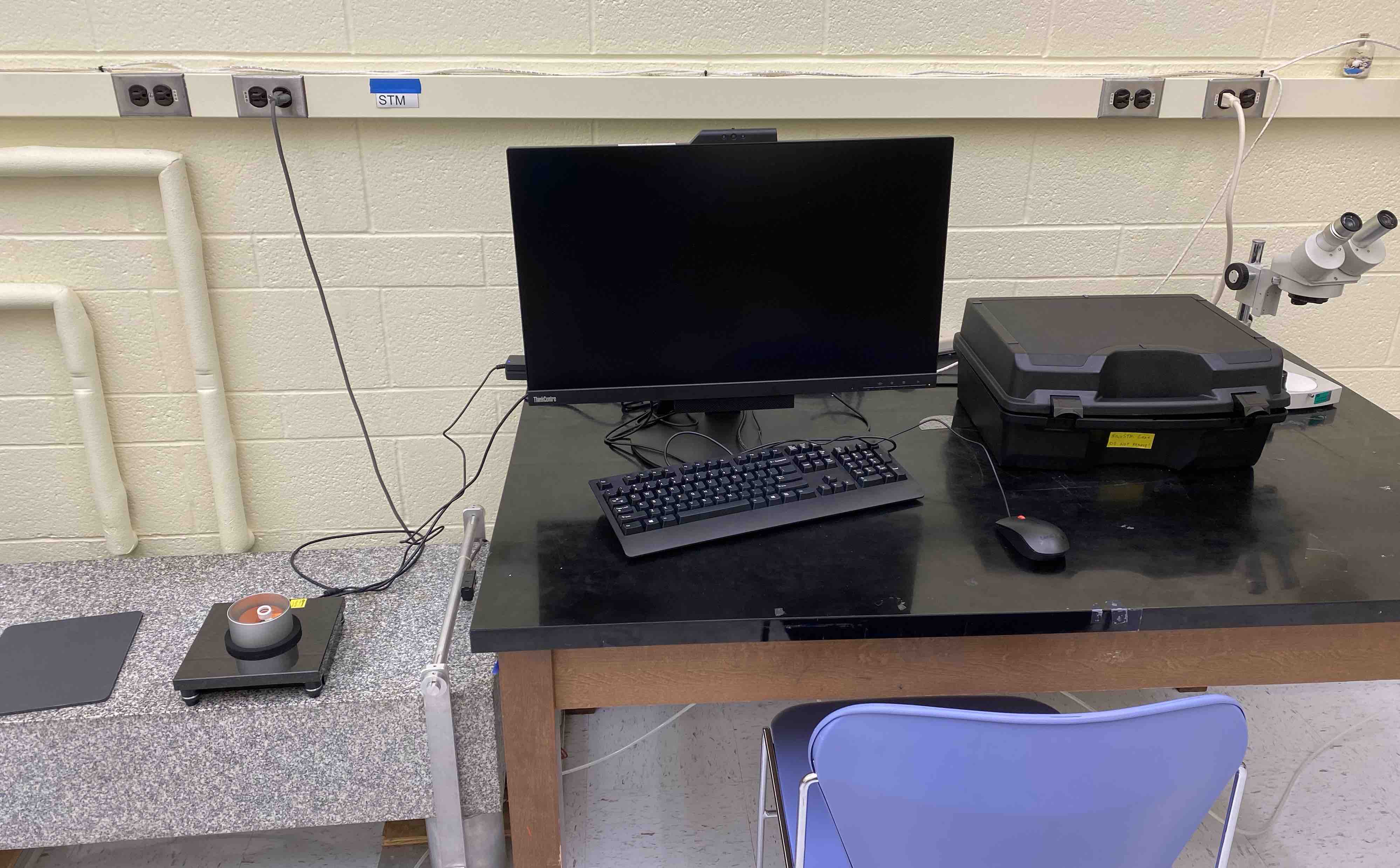 Photo of current STM apparatus.
